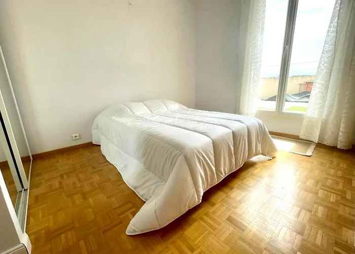 شقة Bright Duplex - 360-degree View Of *