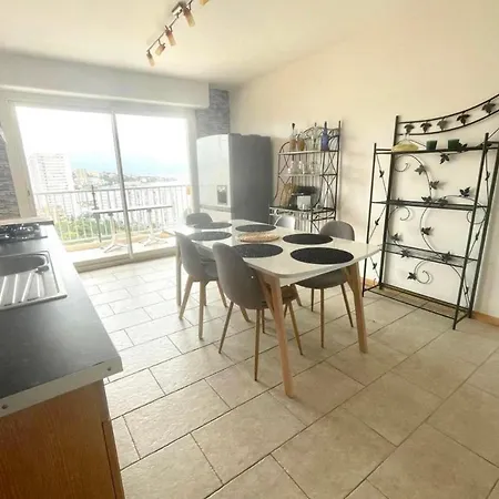 Bright Duplex - 360-degree View Of *