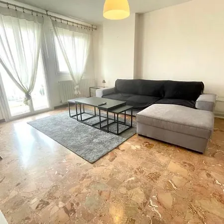 Bright Duplex - 360-degree View Of Apartment *